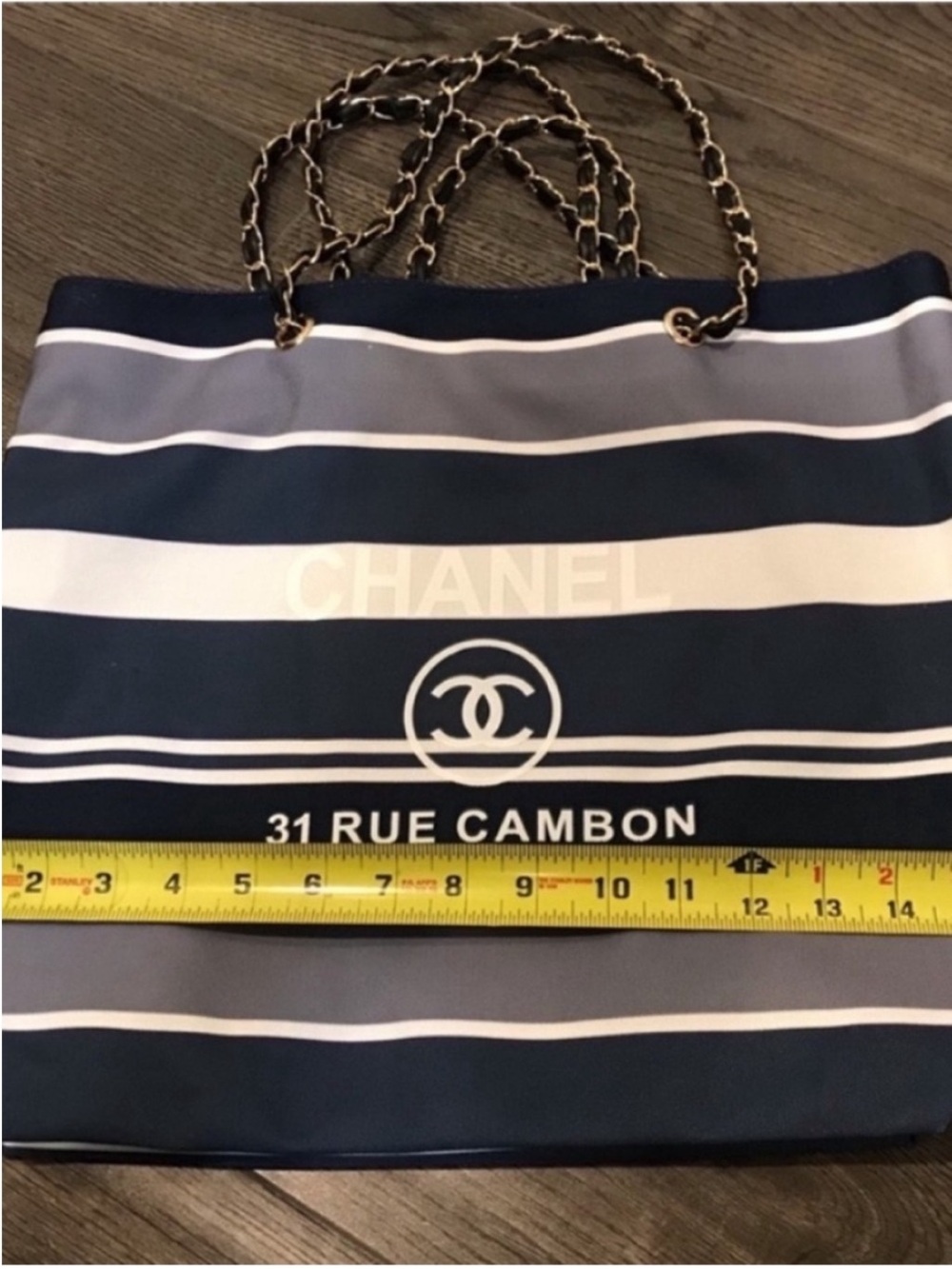 Chanel gift tote - Picture 4 of 9